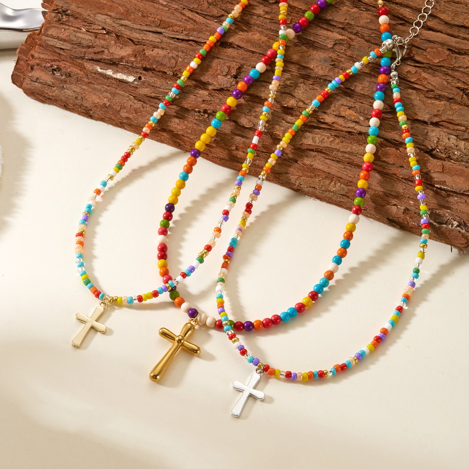 Collana con croce di perline colorate all'ingrosso