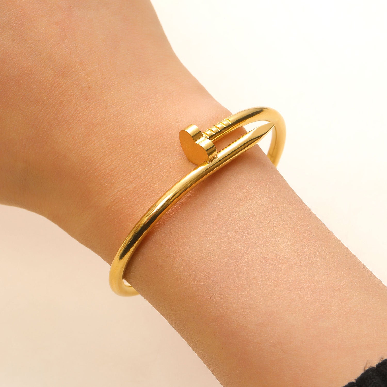 Wholesale Stainless steel gold-plated diamond-encrusted heart-shaped bracelet