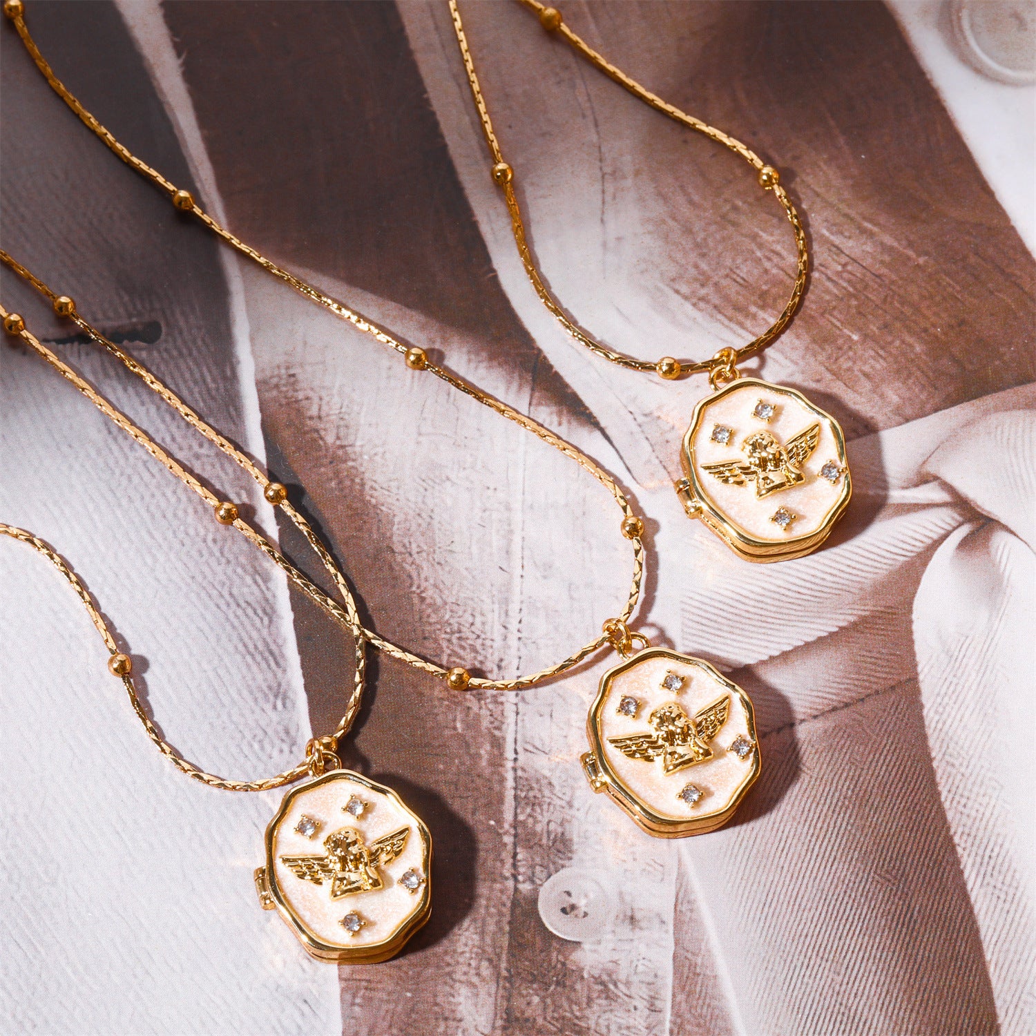 Wholesale Copper 14k Gold Plated Angel Opening and Closing Photo Album Necklace Clavicle Chain