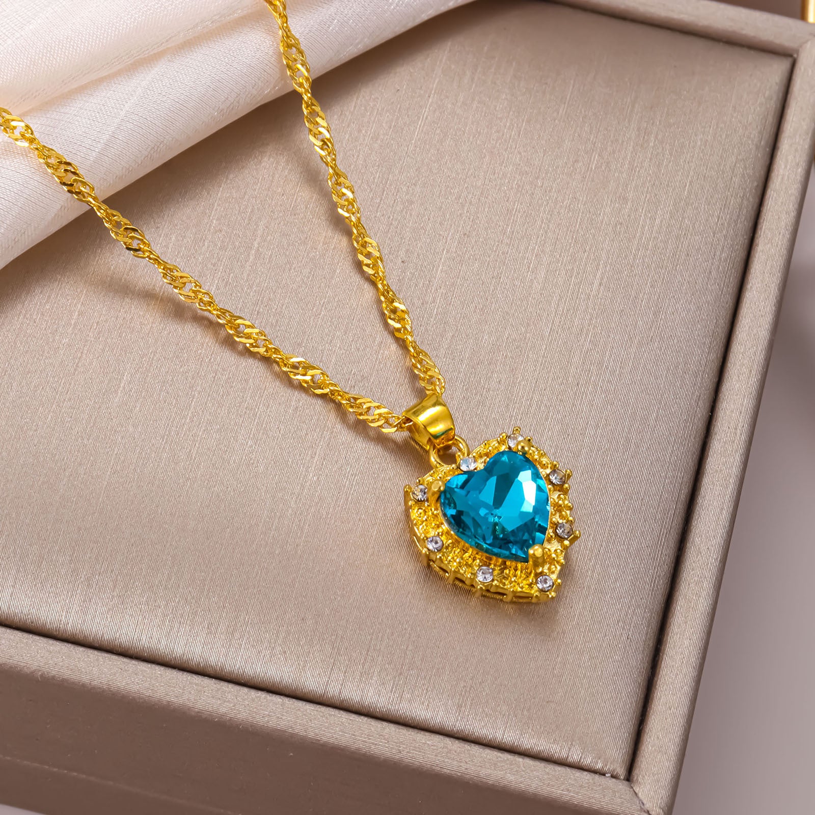 Wholesale Simple Pink Diamond Heart Shape Zircon Resistant Necklace