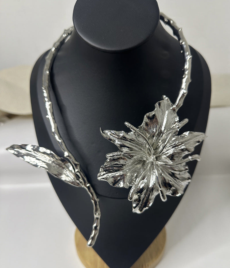 Wholesale  Exaggerated Personality Thorn Leaf Pol Bell Flower  Necklaces