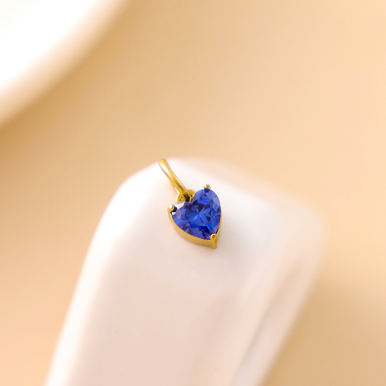 Wholesale stainless steel heart-shaped zircon pendant