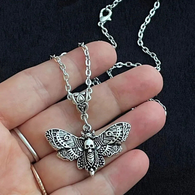 Wholesale  Moth Skull Pendant Necklace Silver Alloy Polished Electroplating Fashion Accessory