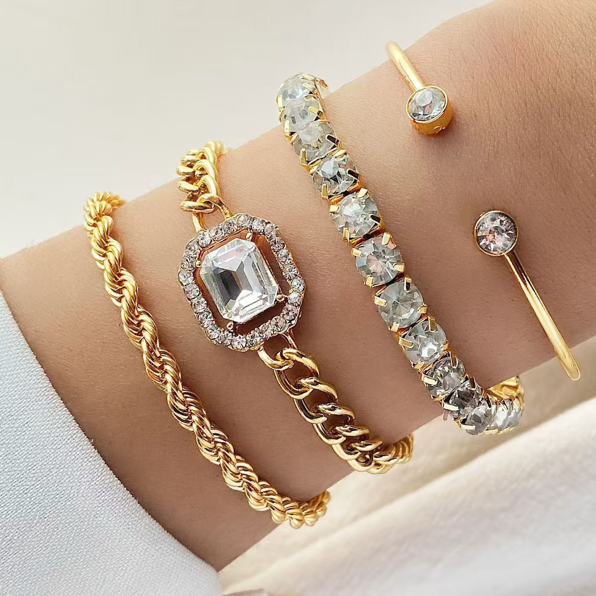 Wholesale Diamond-Encrusted Heart Love Bracelet Set,  Retro Alloy Jewelry,  Fashion Gift Accessory