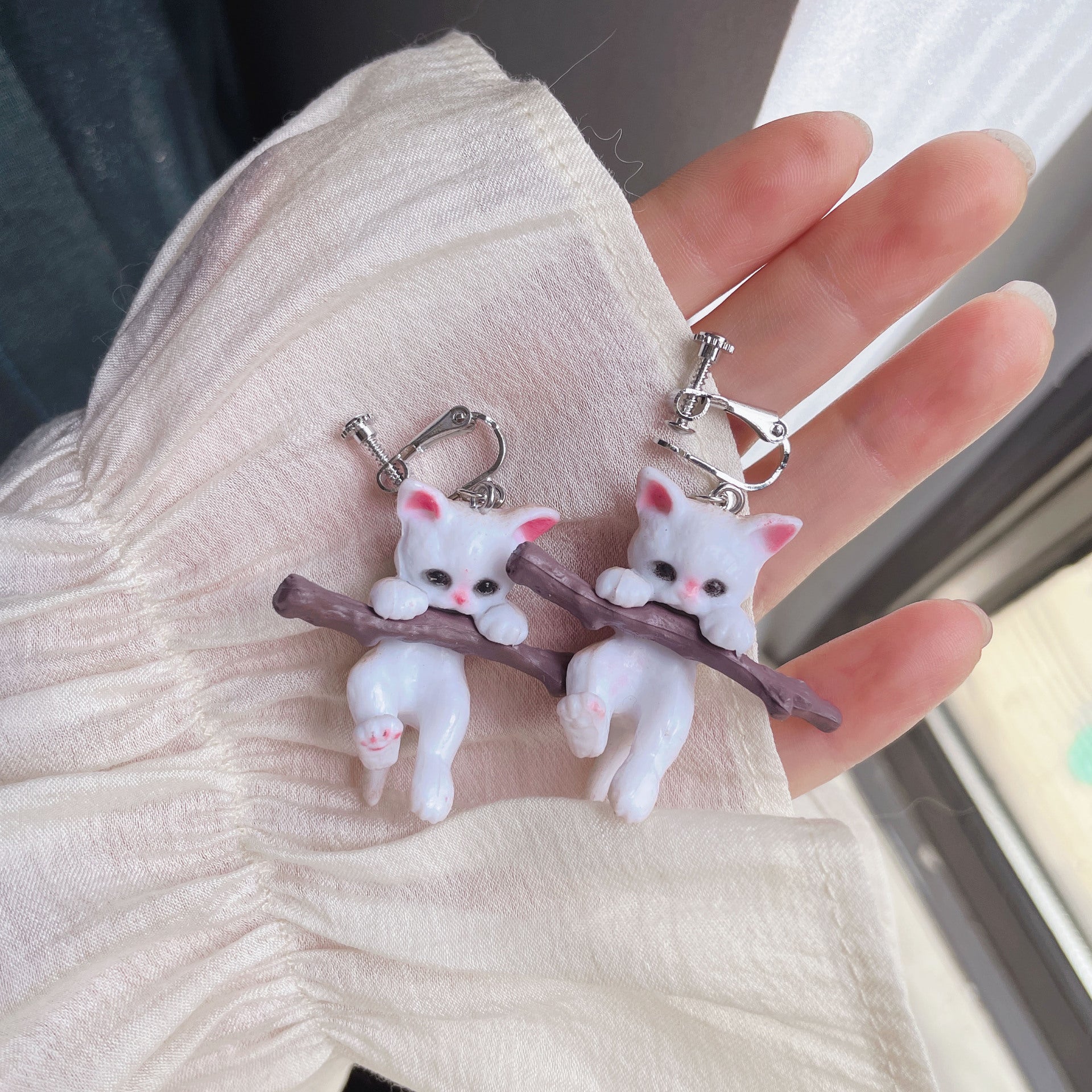 Wholesale Three-dimensional Tree Hugging Cat Earrings ACC-ES-Yijia010