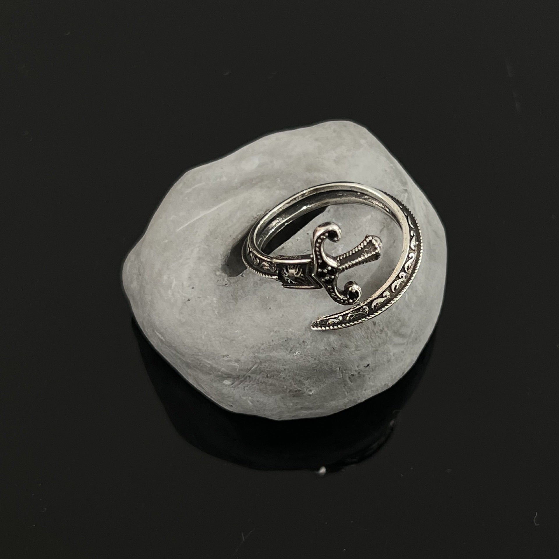 Wholesale  Fashion Carving Diamond Opening Bracelet