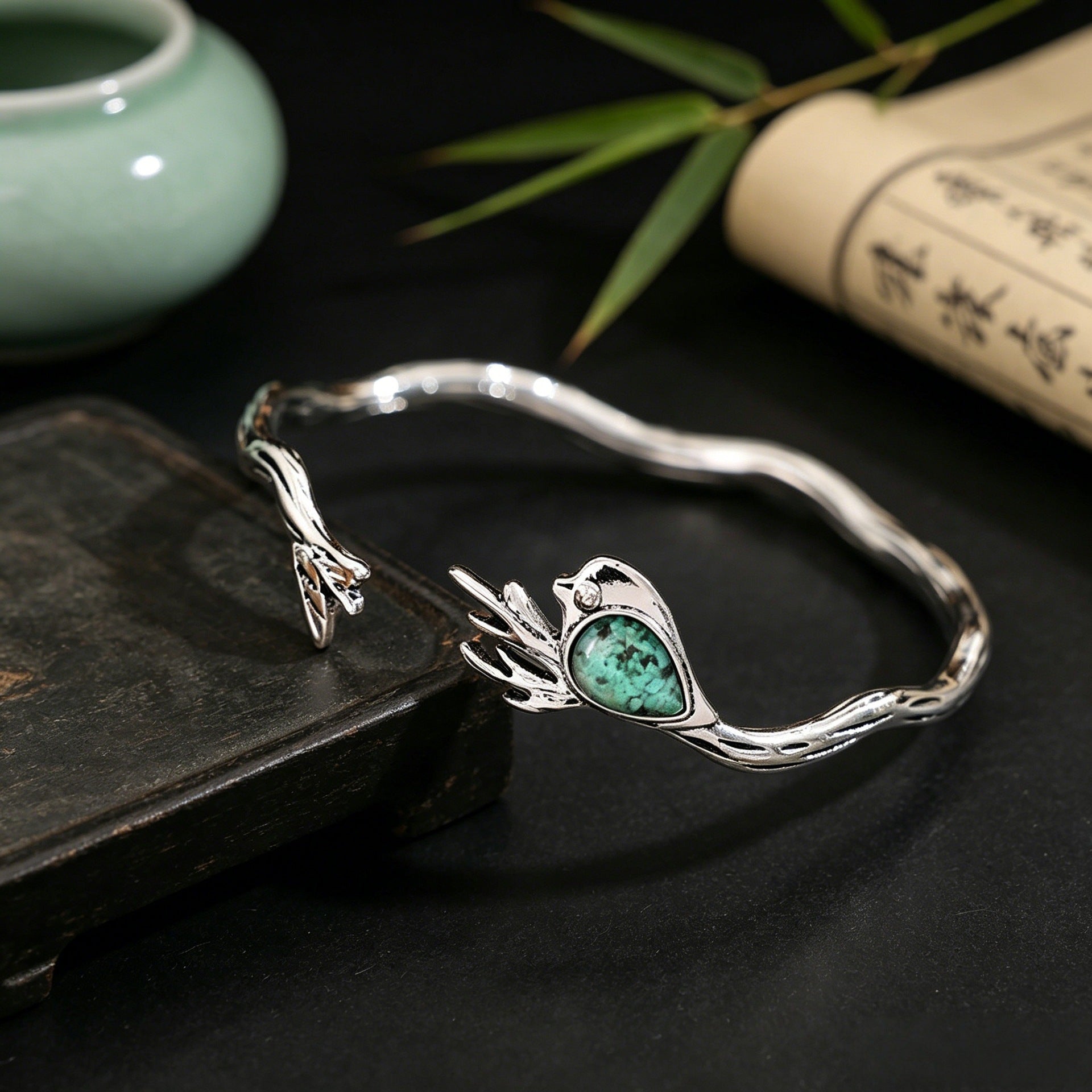 Wholesale Electroplated Alloy Open Bangle Bracelet With French Bird Design Minimalist Chic Everyday Jewelry Gift
