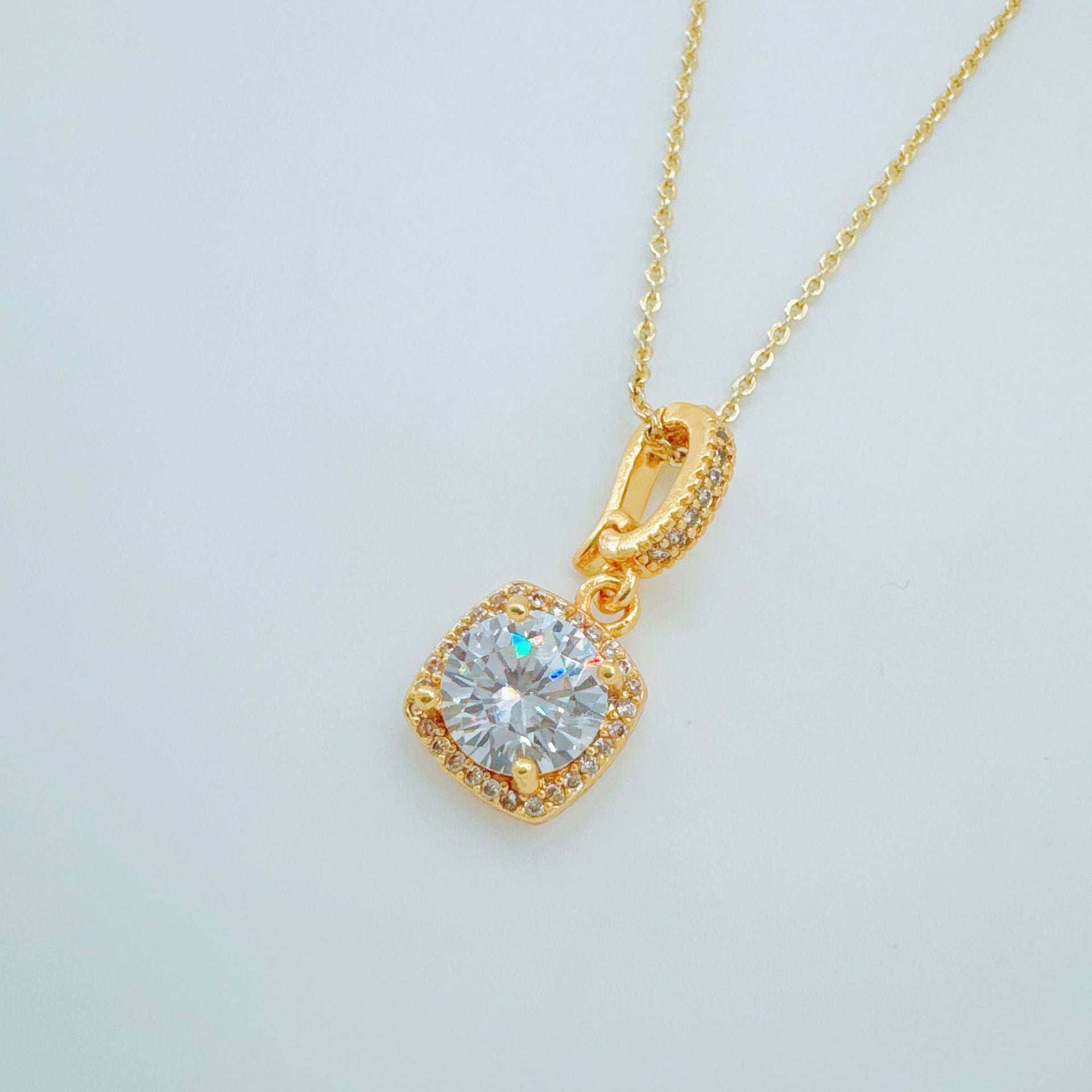 Wholesale Cubic Zirconia Gold Plated Pendant Necklace for Women Boutique Resale Jewelry Accessory
