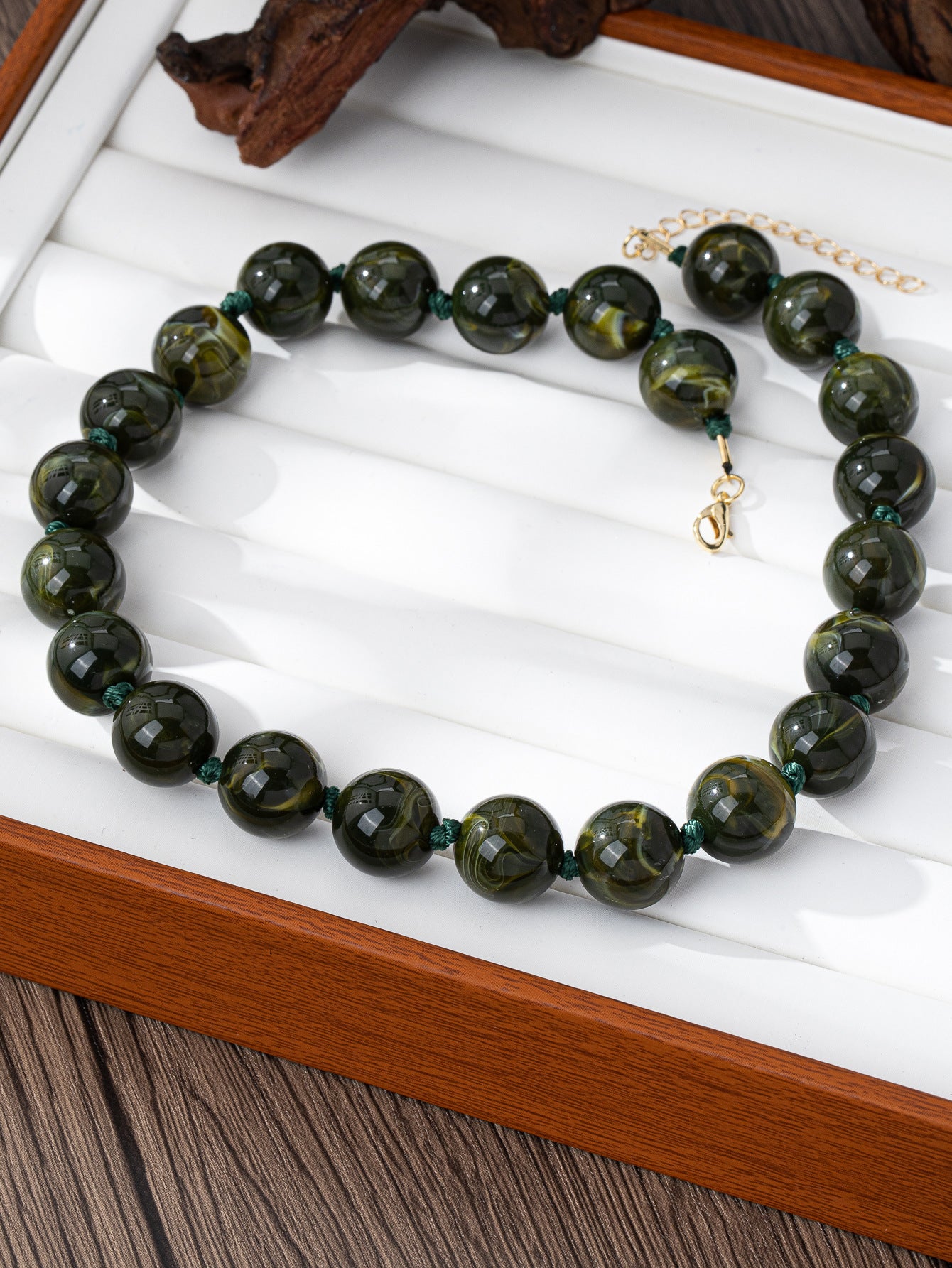 Wholesale Modern Boho Handmade Resin Cloud Bead Necklace For Women Mahogany Boutique Jewelry Accessory