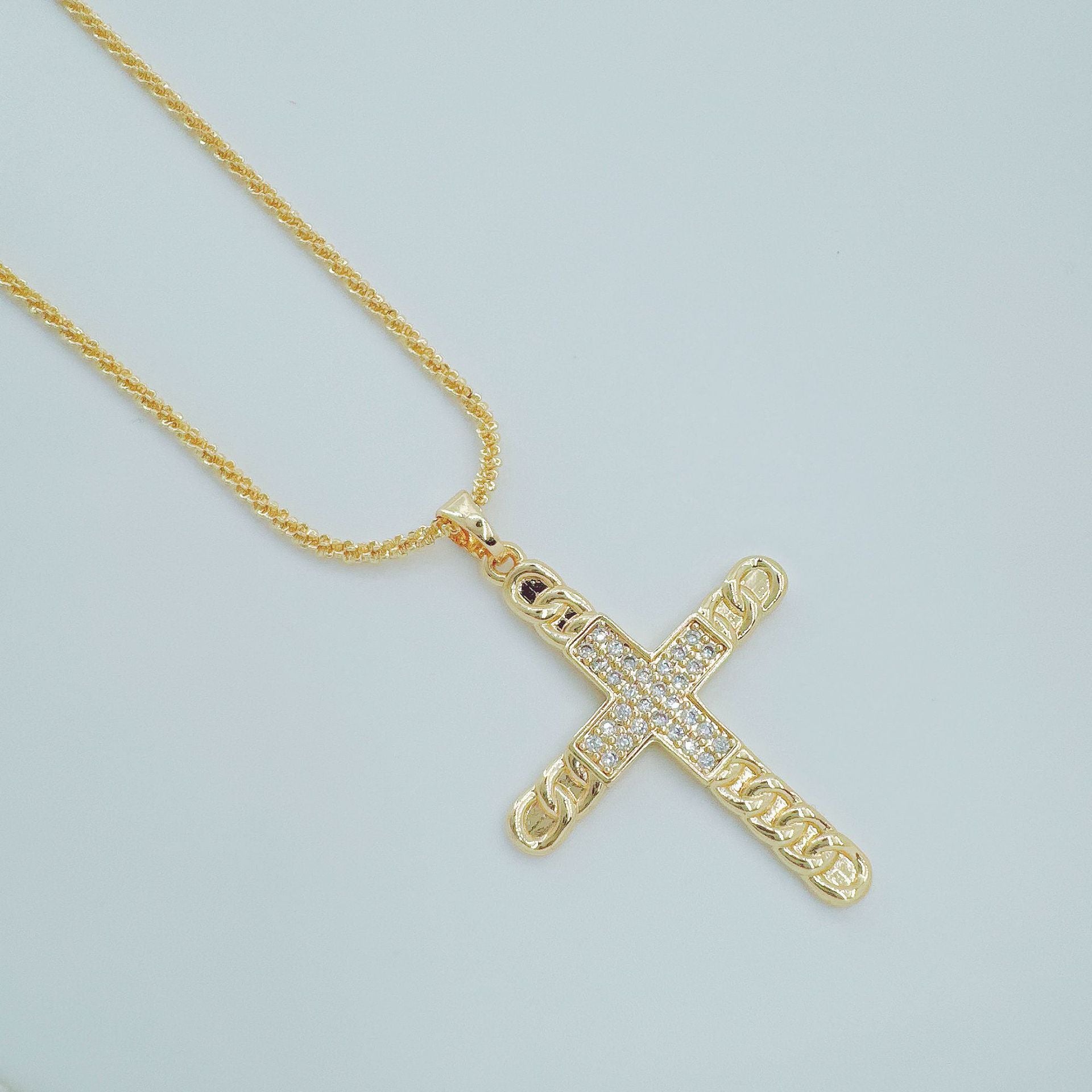 Wholesale Copper Fashion Cross Pendant Necklace with Rhinestones - Chic Jewelry Accessory for Women Boutique Resale