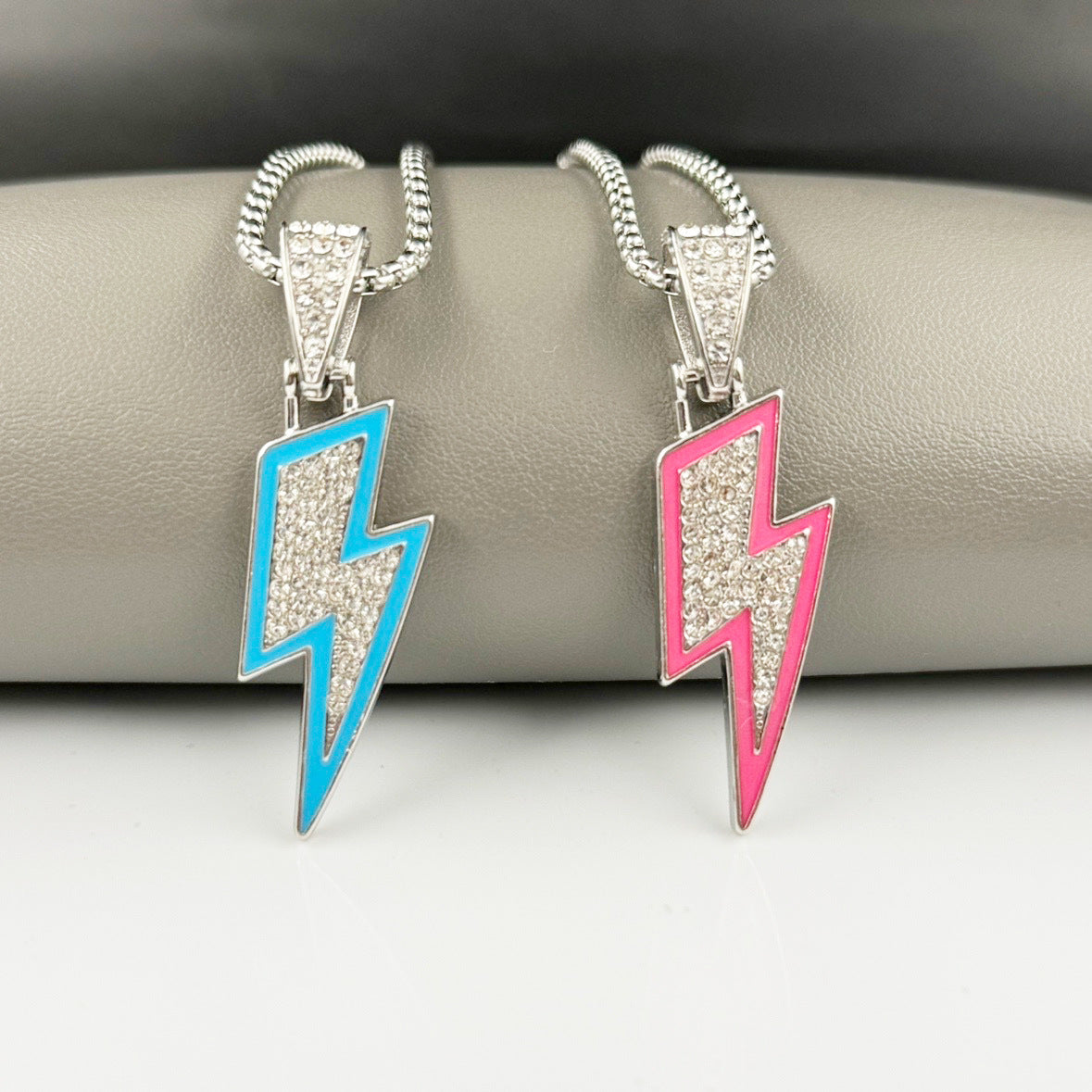 Wholesale Luminous Lightning Pendant Necklace Chic Jewelry Accessory Boutique Resale