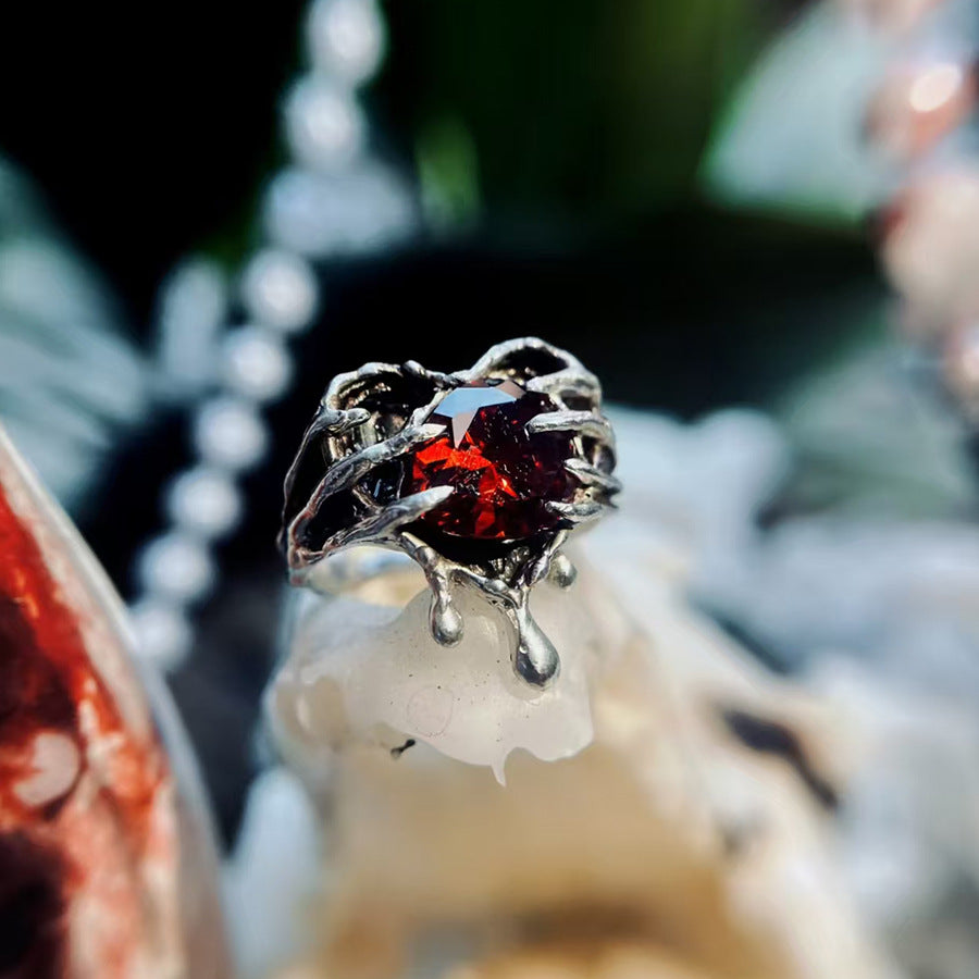 Wholesale Gothic Skull Holding Heart Open Ring Vintage Diamond Set Jewelry Accessory Gift