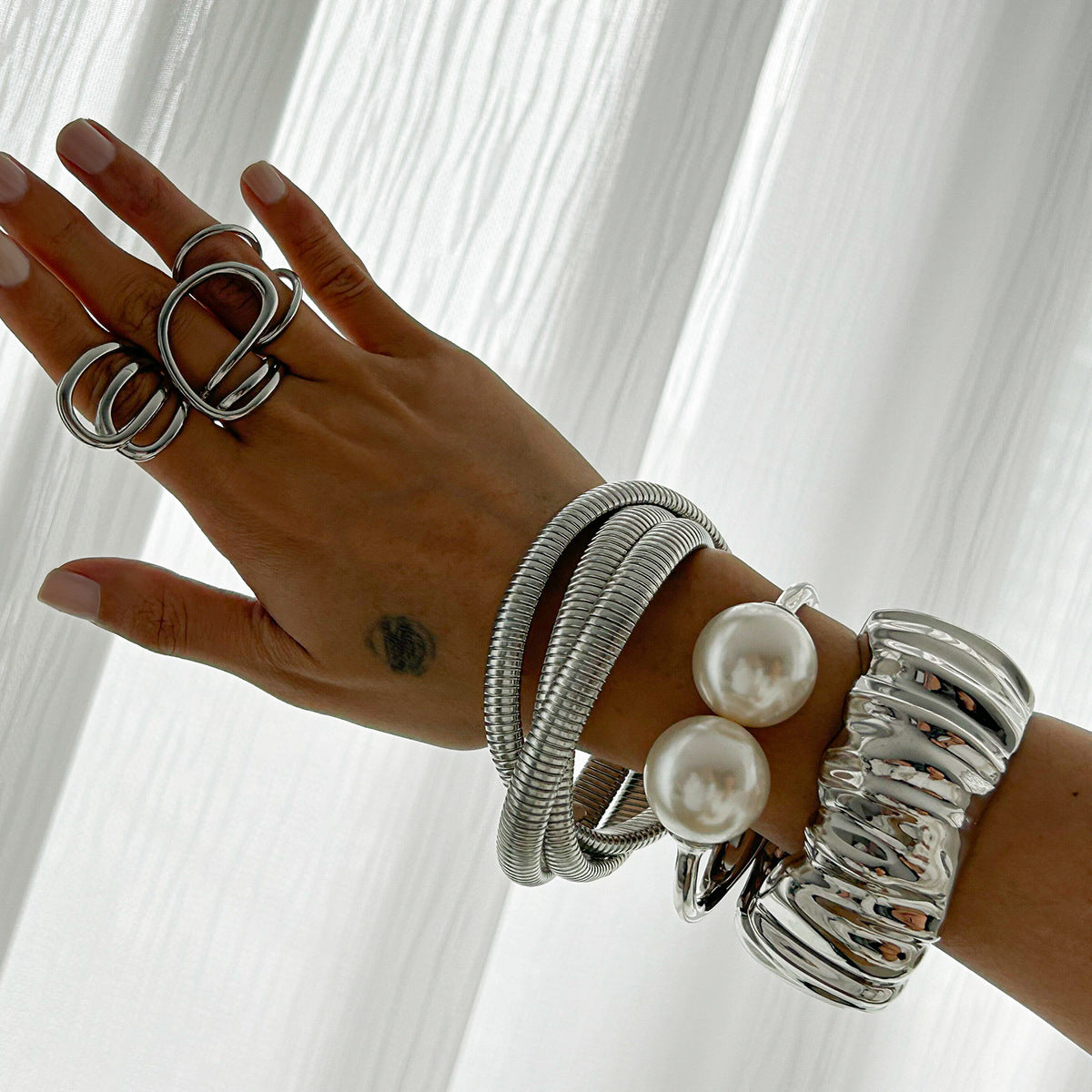 Wholesale Retro metal winding line irregular pleated bracelet set