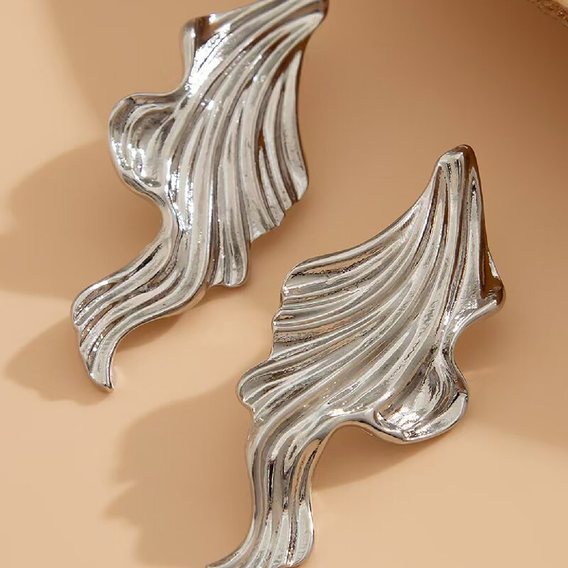 Wholesale Modern Wavy Texture Asymmetrical Earrings - Trendy Plastic Resin Jewelry for Party Wear or Everyday Boutique Resale