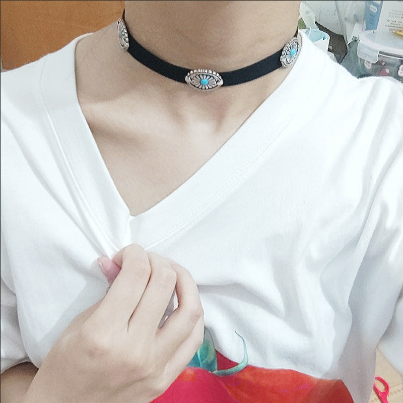 Wholesale  Retro Bohemian Choker Metal Flower Plate Turquoise Necklace