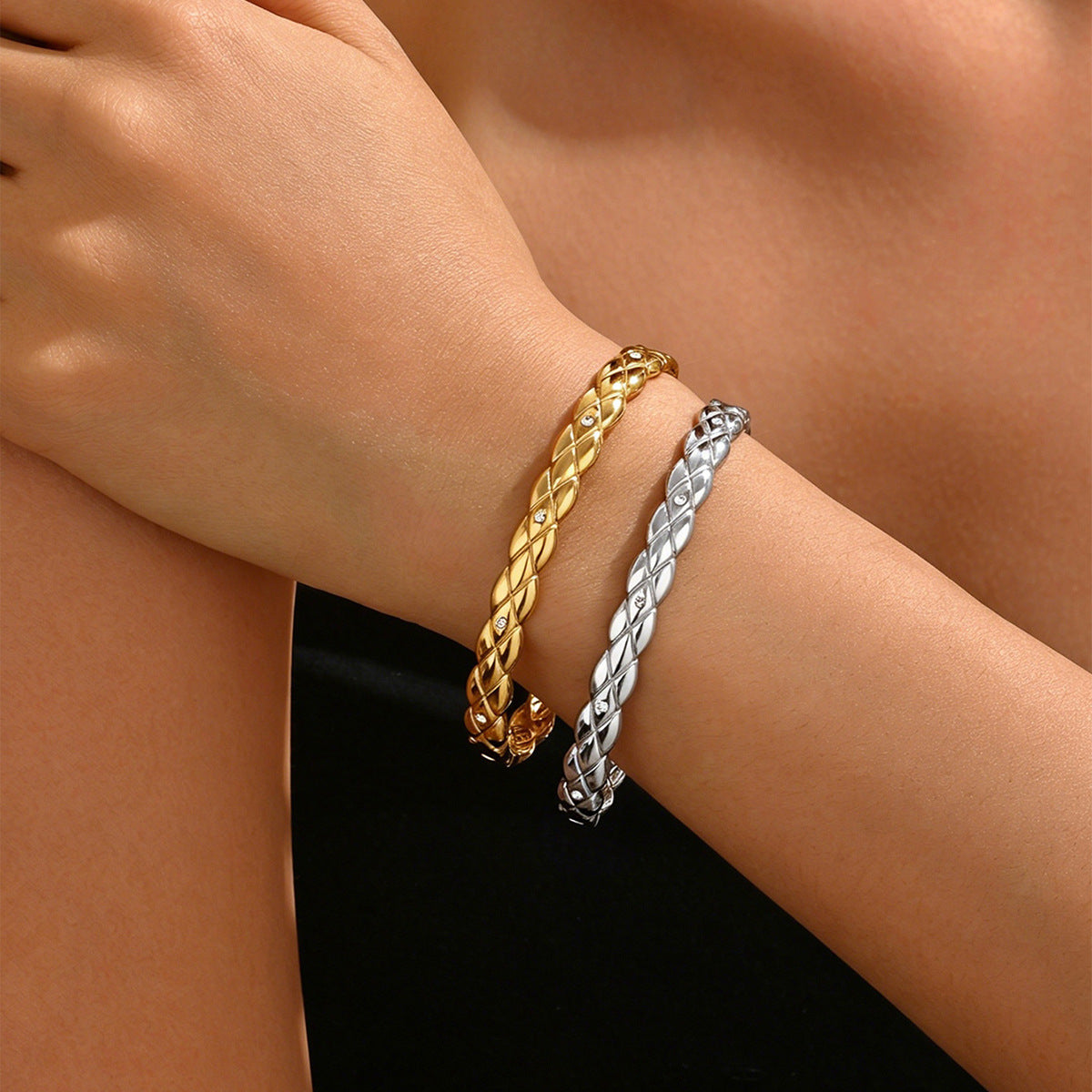 Wholesale Trendy Narrow Plaid Stainless Steel Bracelet 18K Gold Plated Boutique Resale