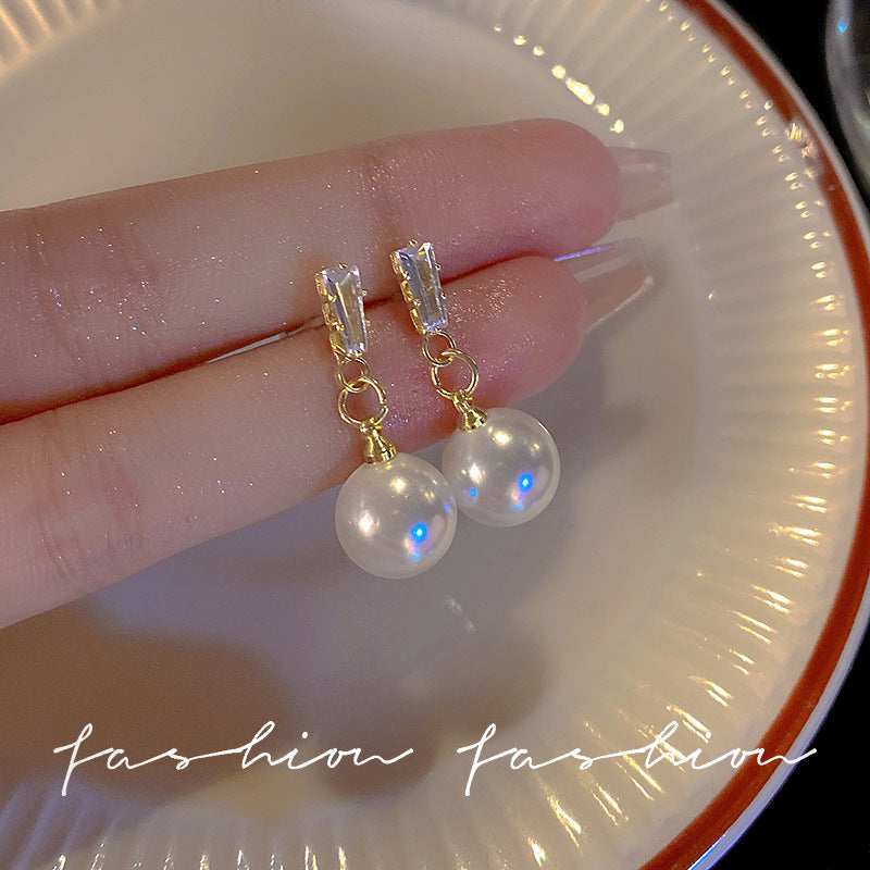 Wholesale Simple and Luxurious Heart-shaped Pearl Earrings