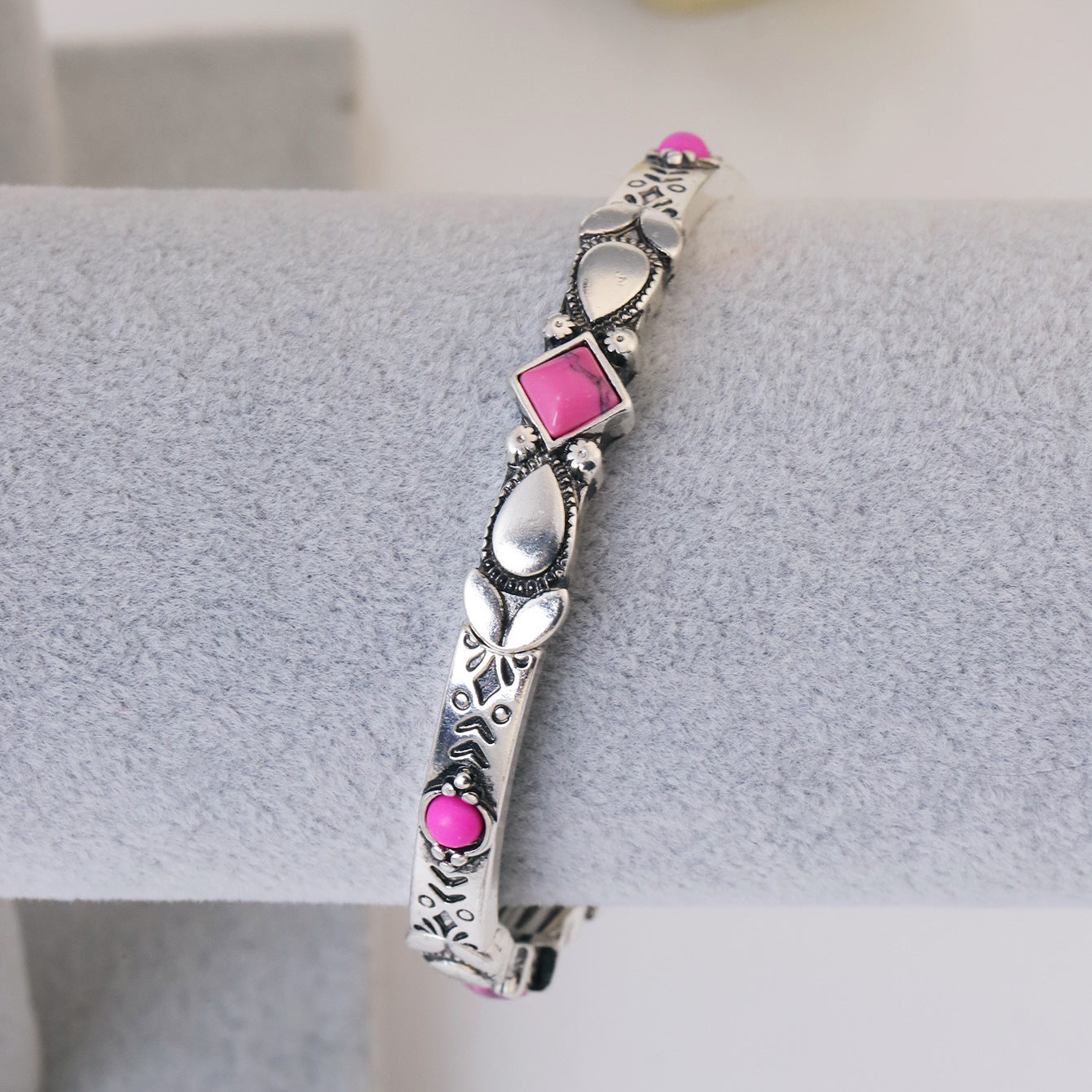 Wholesale Retro Turquoise Inlay Bracelet Zinc Alloy Round Stone Jewelry Accessory For Everyday Wear