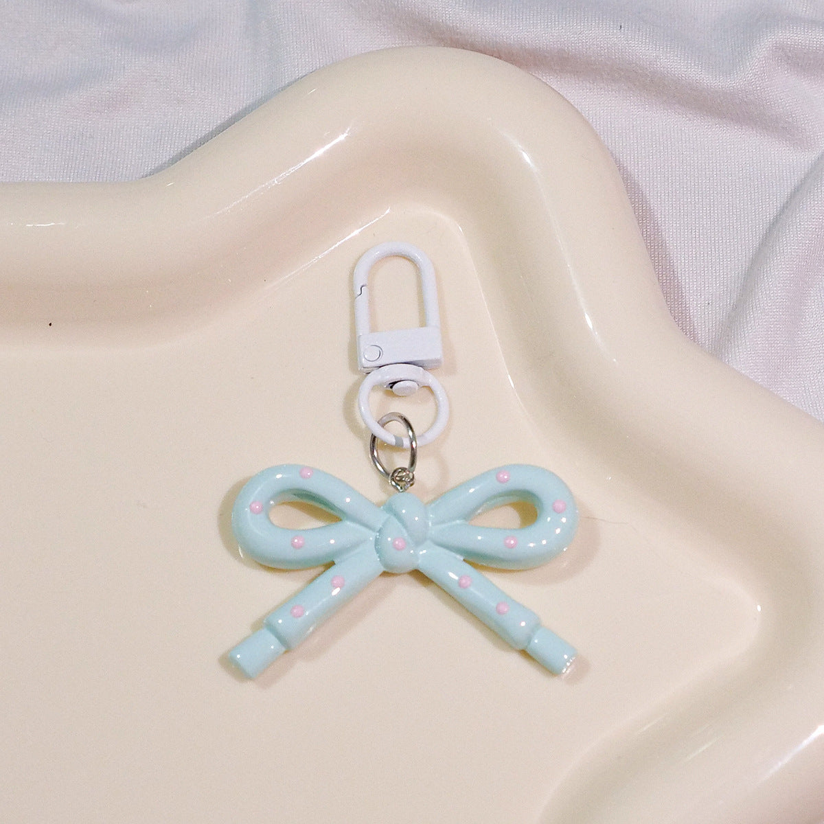 Wholesale Hollow Candy Colored Resin Bow Keychain Pendant,  Modern Bag Charm for Backpack
