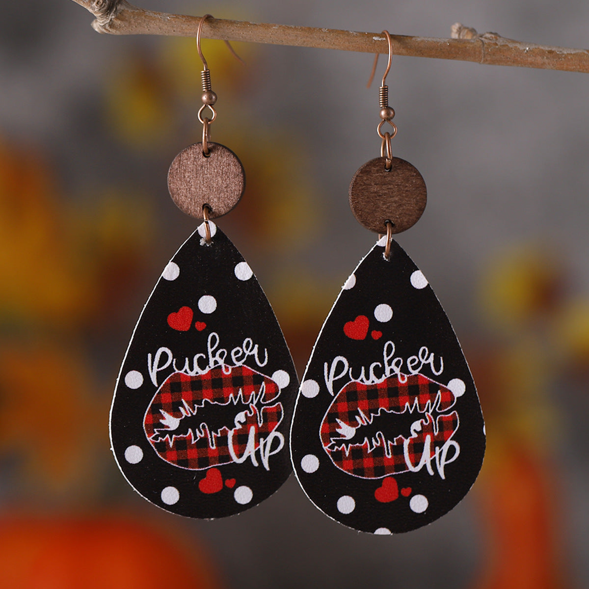 Wholesale Valentine' s Day Leather Heart Earrings