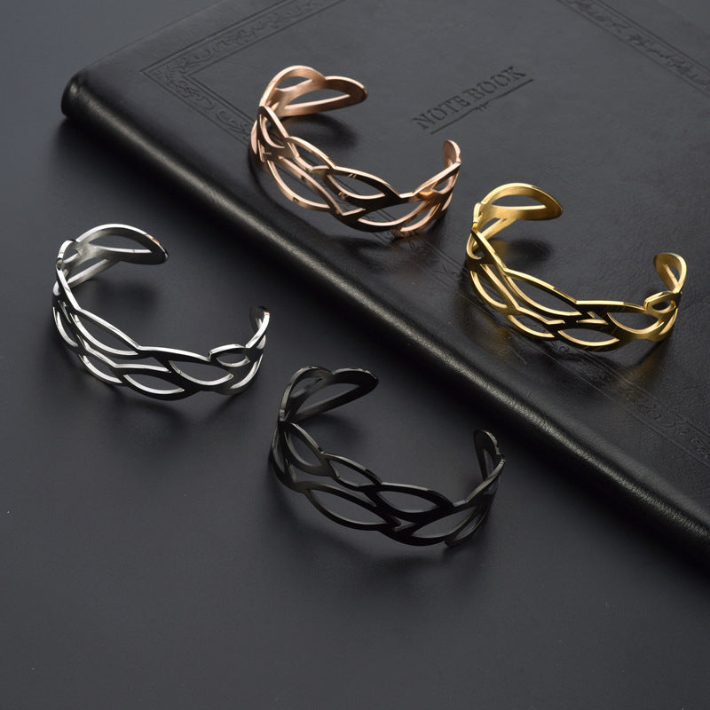 Bracciale all'ingrosso in acciaio inossidabile a forma di C aperto con onda cava