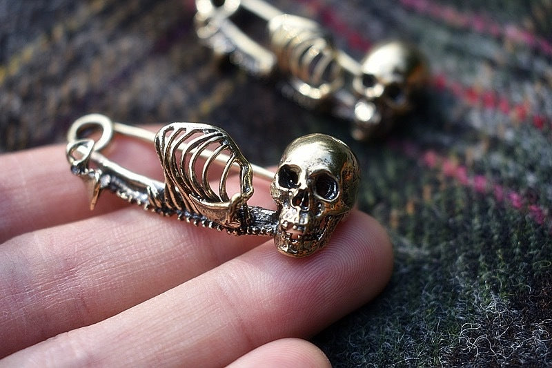 Wholesale  punk style Halloween vintage skull pin dark Goth brooch