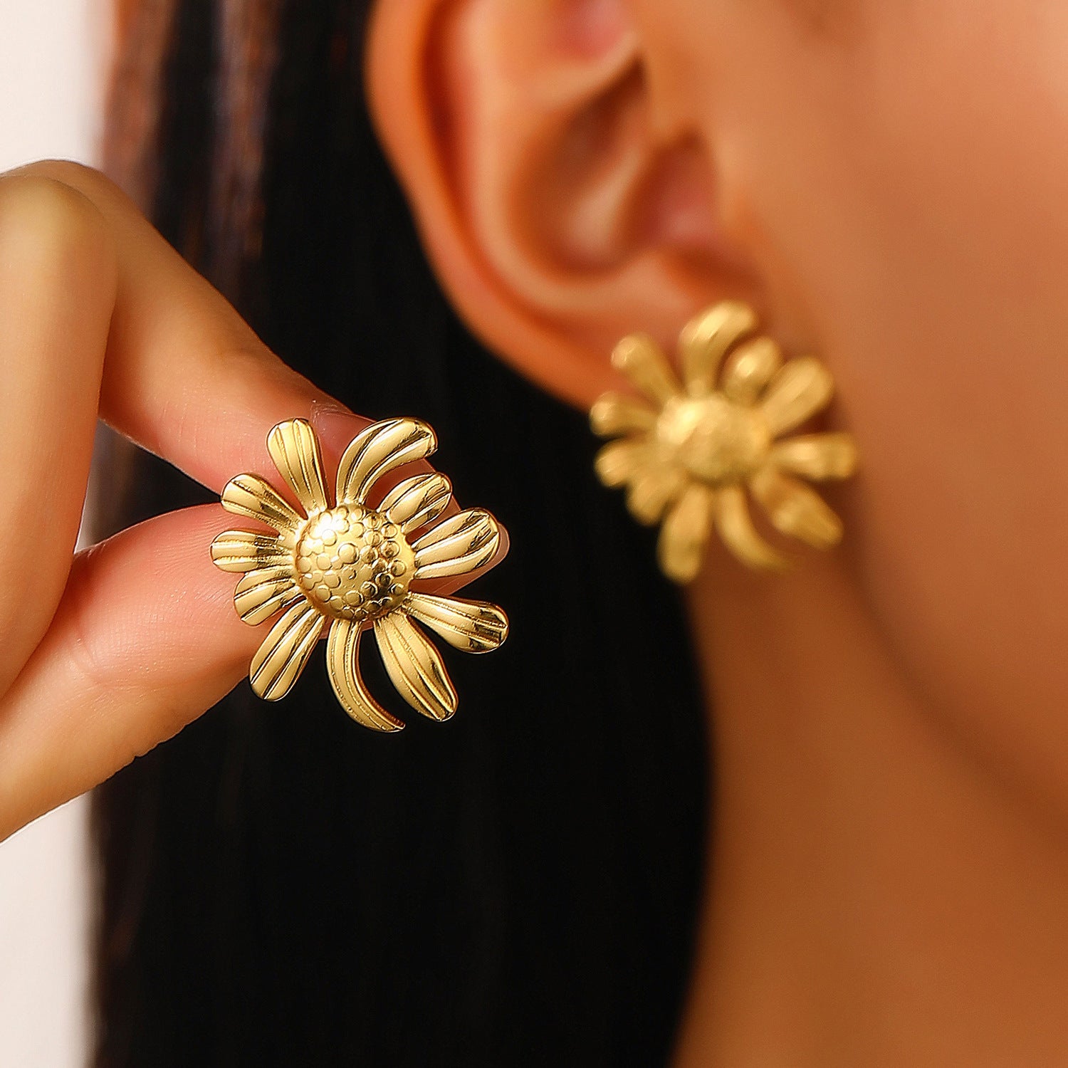 Wholesale  exaggerated metal earrings fashion creative geometric irregular texture C ring flower earrings