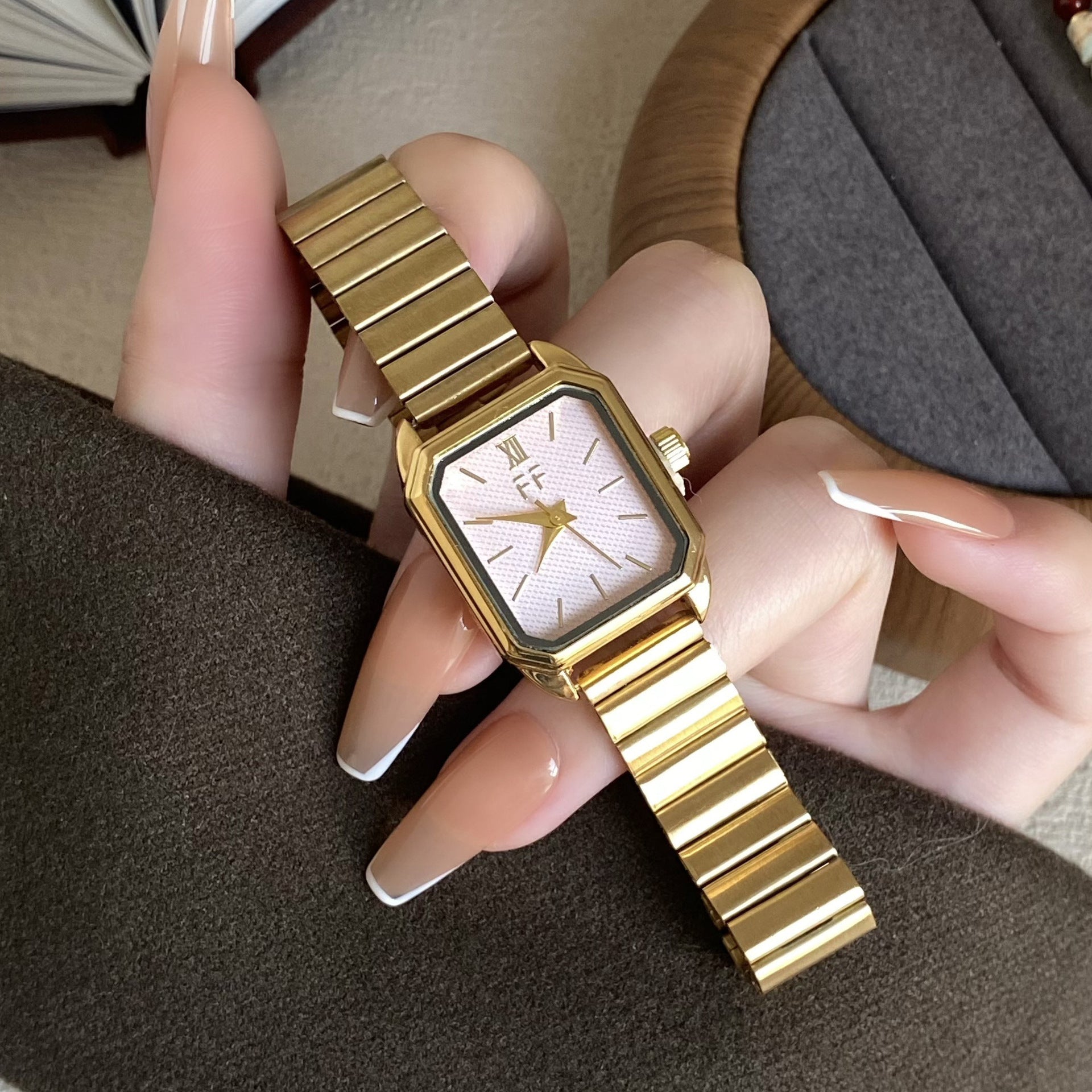 Wholesale Retro Vintage Women S Minimalist Small Square Steel Band Quartz Watch Trendy Fashion Accessory For Boutique Resale