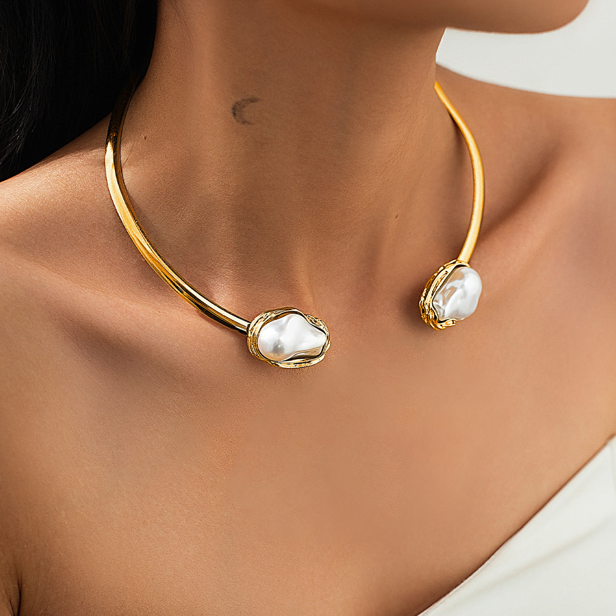 Wholesale Gold Tone Aluminum Hip Hop Snake Bone Necklace Baroque Imitation Pearl Pendant Trendy Clavicle Chain Fashion Accessory Gift