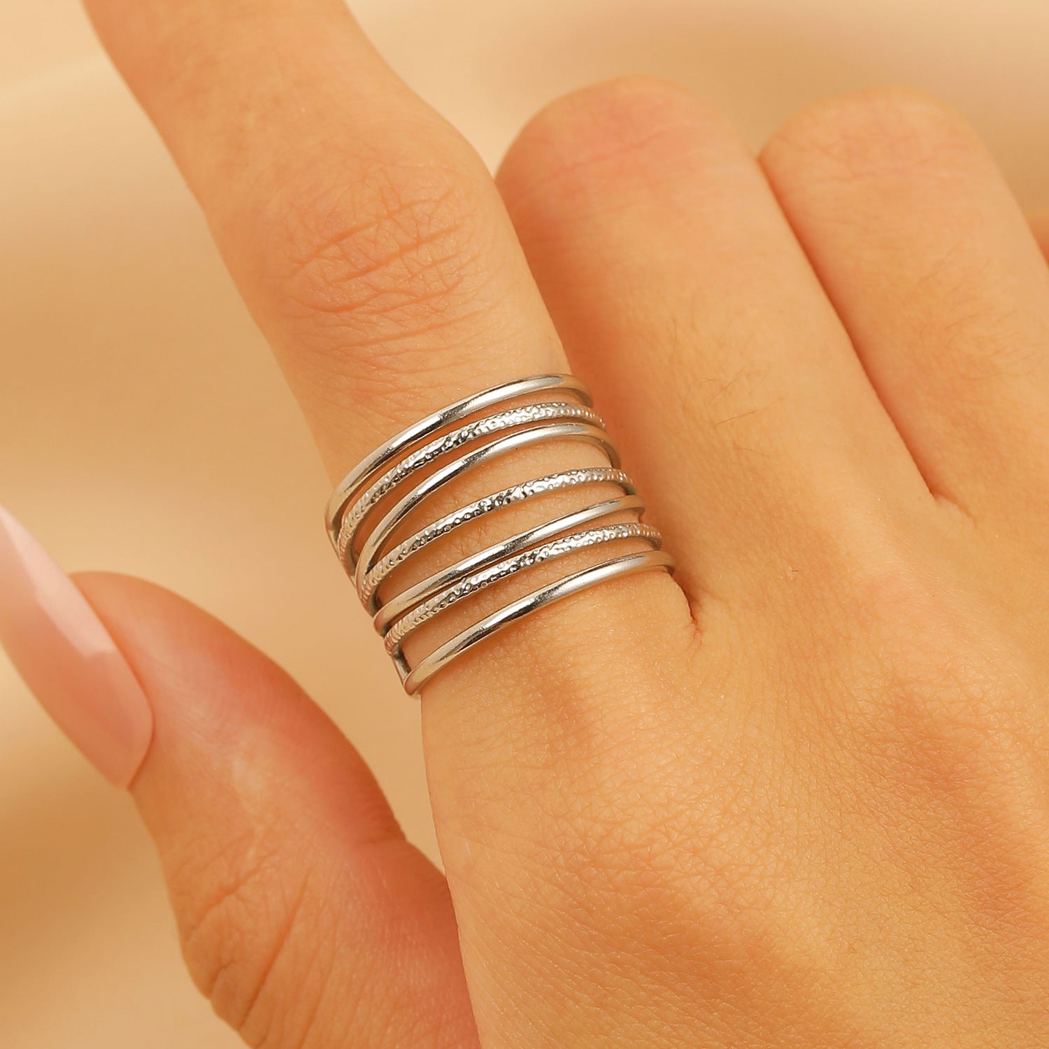 Anello in acciaio inossidabile con modello di intaglio cavo all'ingrosso