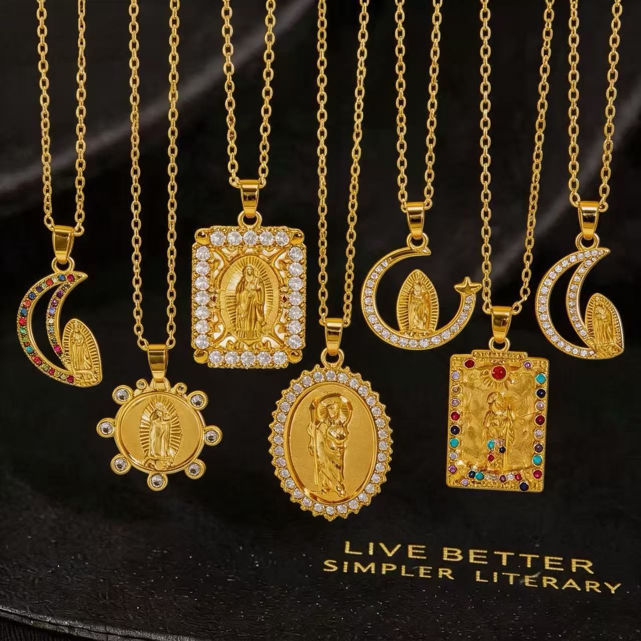 Wholesale Chic Maria Pendant Necklace For Women Copper Gold Plated Zircon Geometric Pendant Trendy Fashion Accessory For Resale