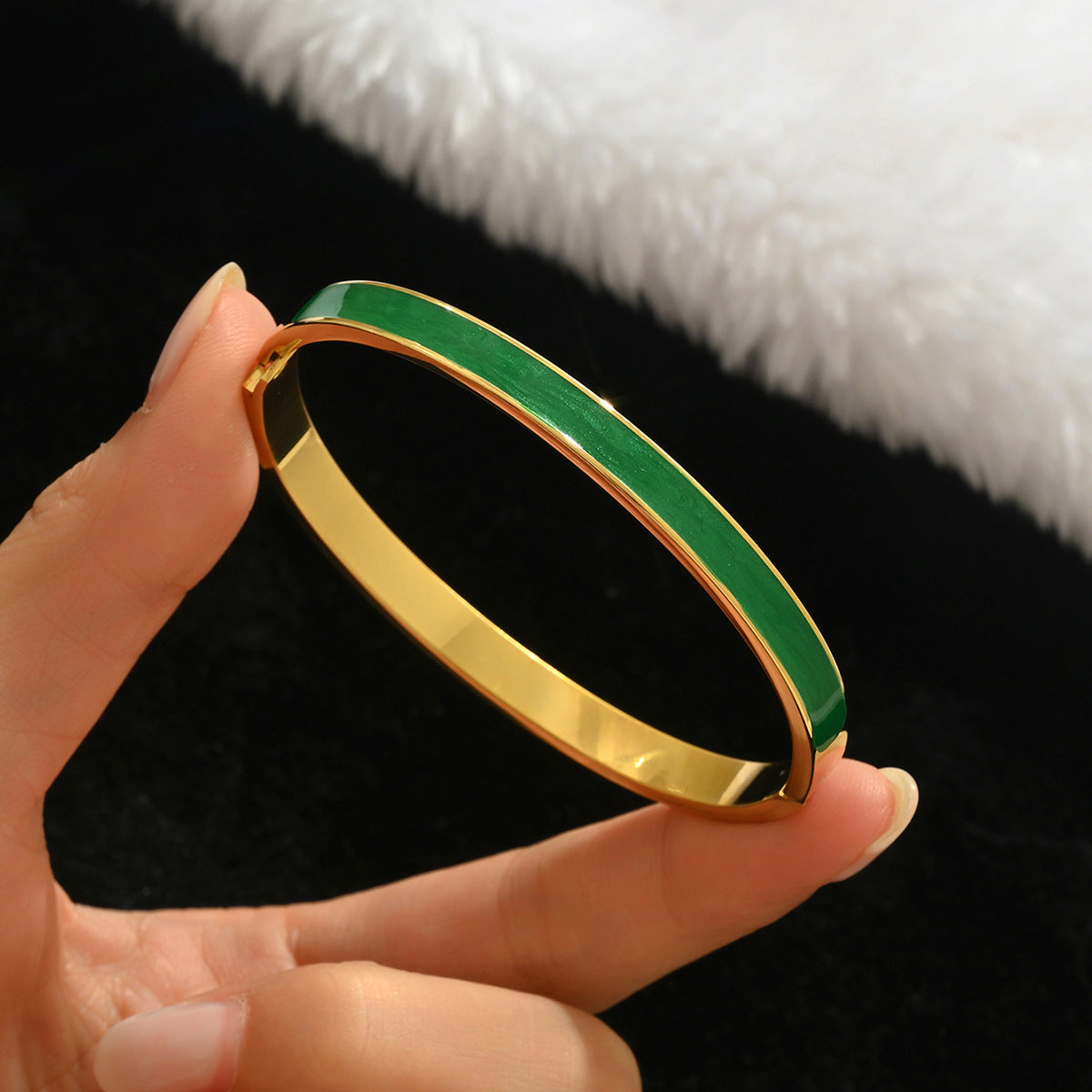 Wholesale Titanium Steel Gold Electroplated Studded Bracelet Set Fashion Jewelry Accessory