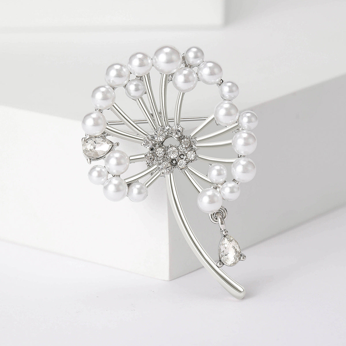 Wholesale Chic Dandelion Pearl Flower Brooch Alloy Pin For Women Casual Shawl Clasp Fashion Accessory