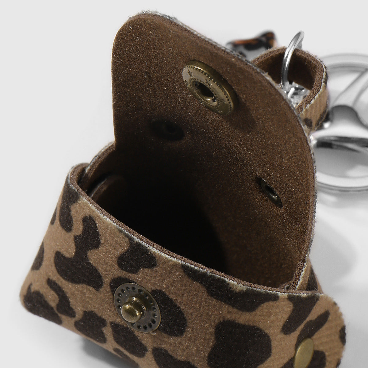 Wholesale Zinc alloy leopard print bowknot heart-shaped earphone case keychain