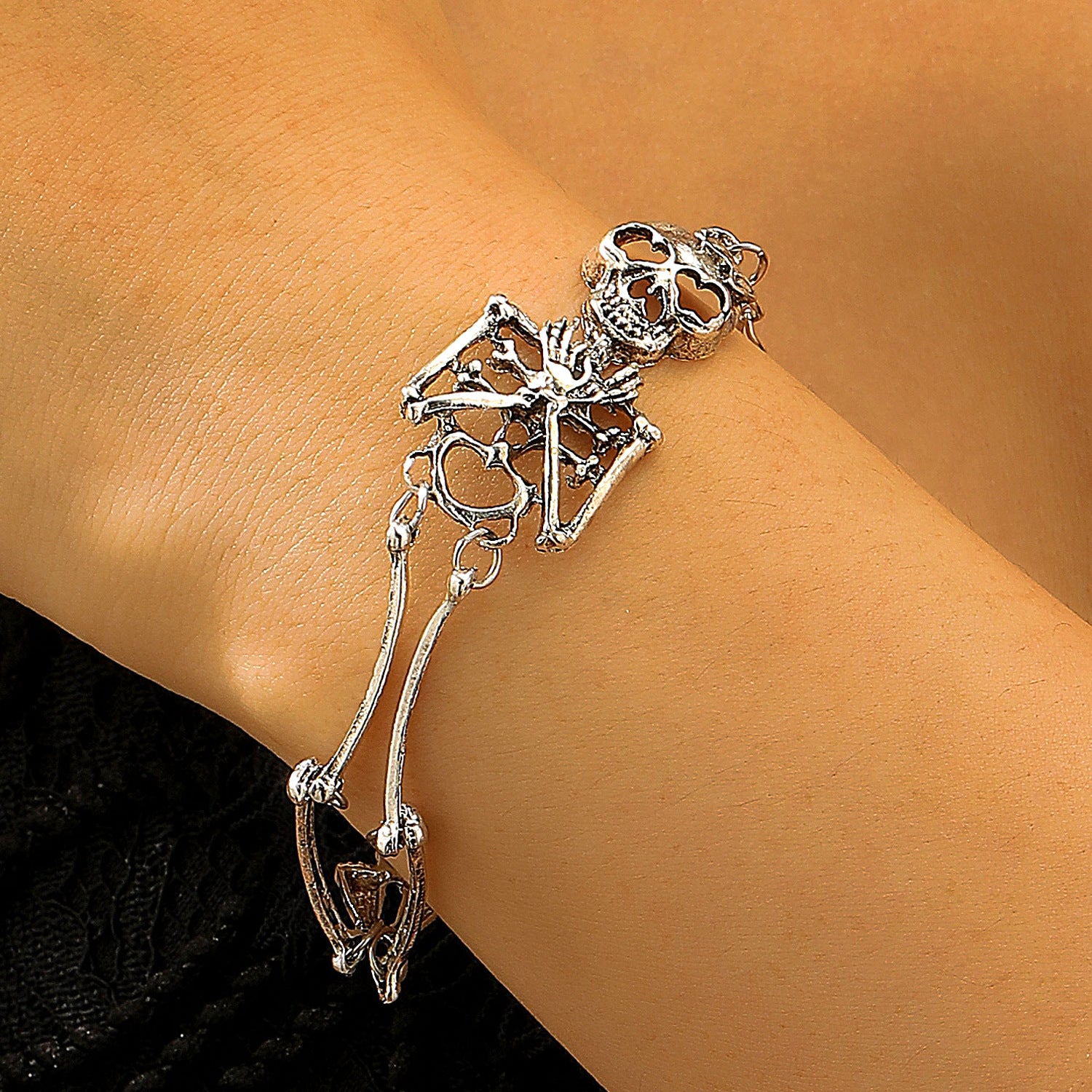Wholesale Vintage Silver Gothic Skull Bracelet Fashion Accessory for Unisex Everyday Wear Gift
