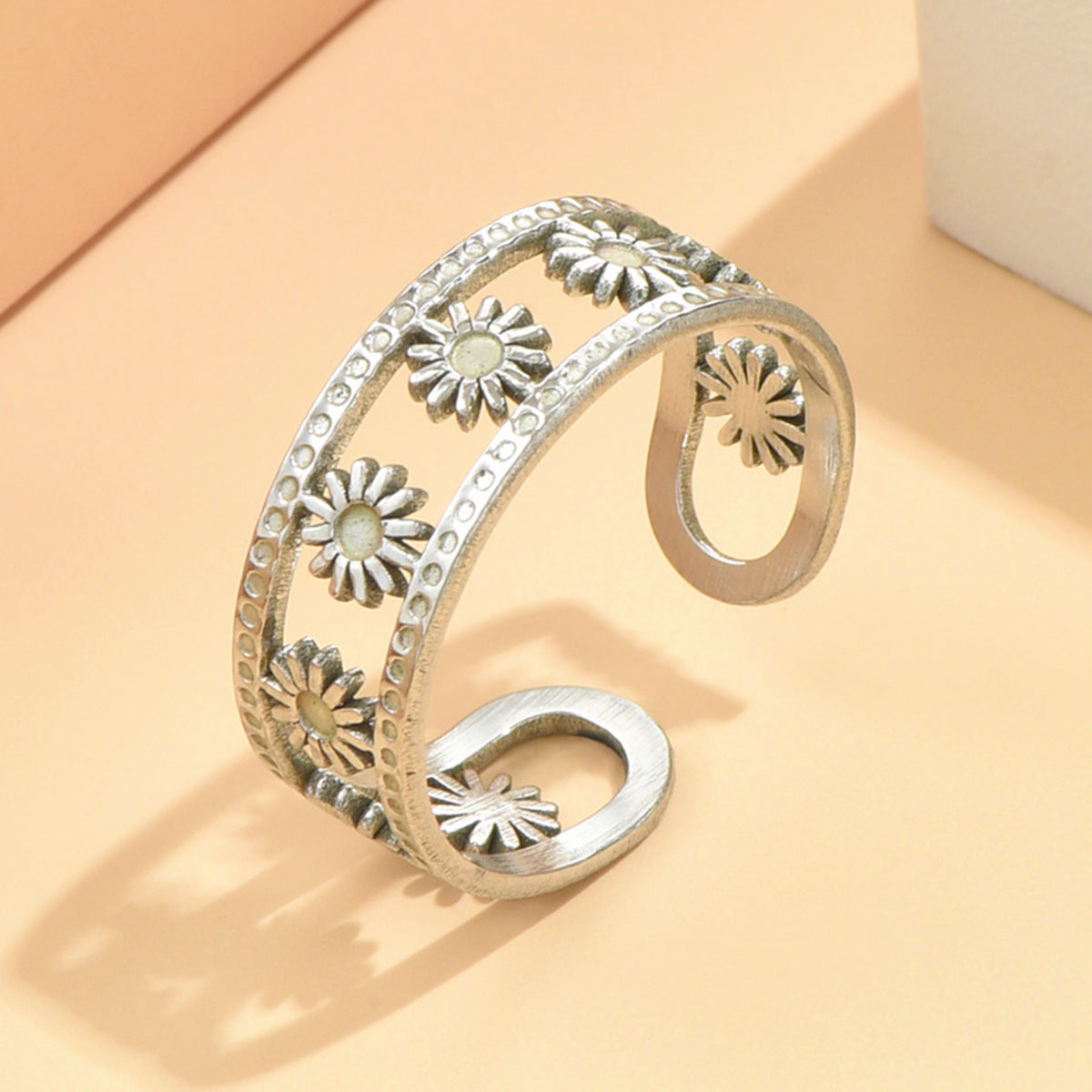 Wholesale Trendy Pattern Stainless Steel Open Ring For Women Gold Plated Fashion Accessory