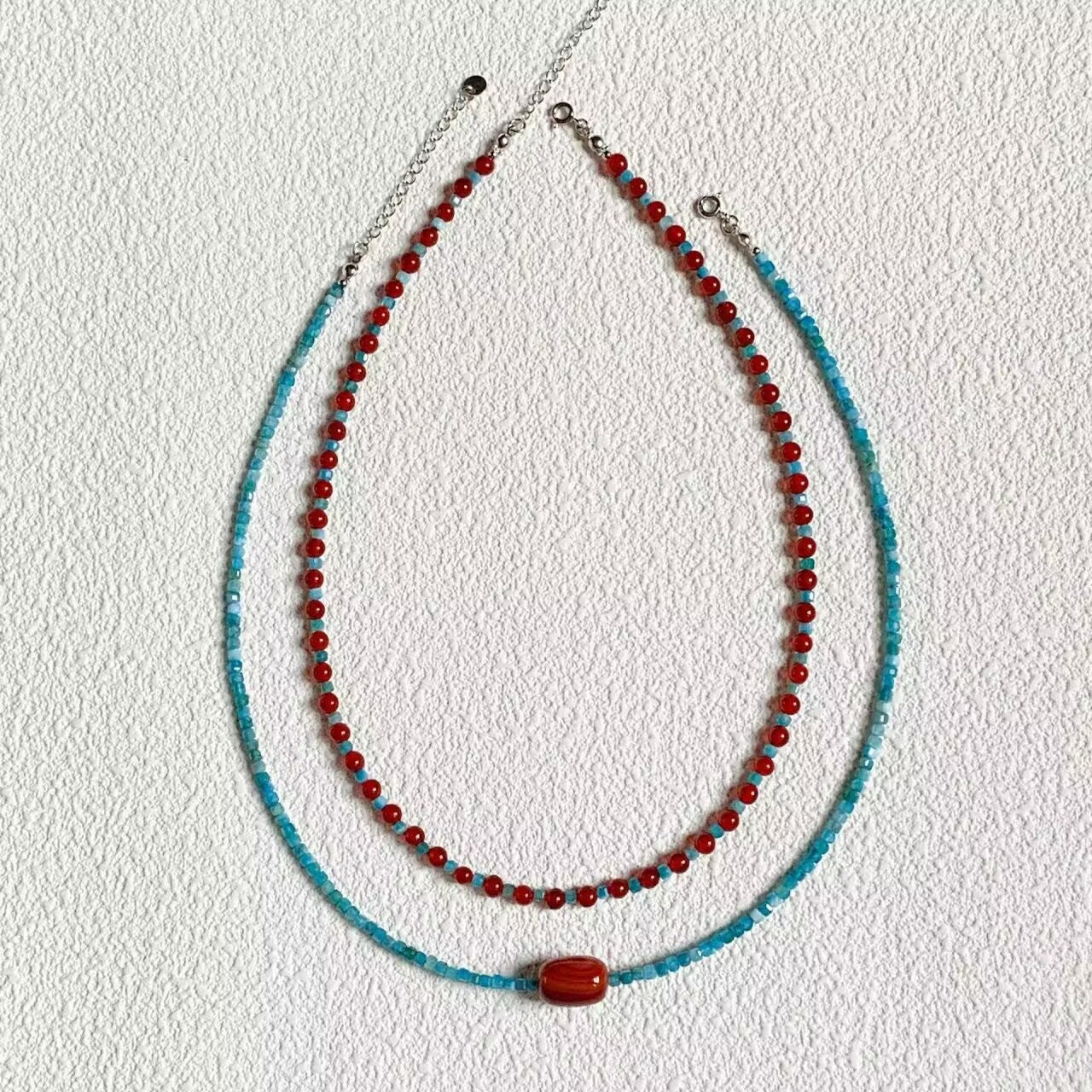 Wholesale Women's red and blue beaded necklace