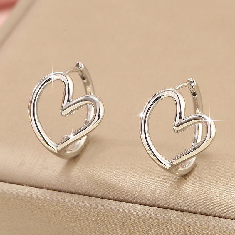 Wholesale Fashion Copper Hollow-Out Heart-Shaped Ear Clips,  Retro Women' s Earrings,  Everyday Wear or Gift