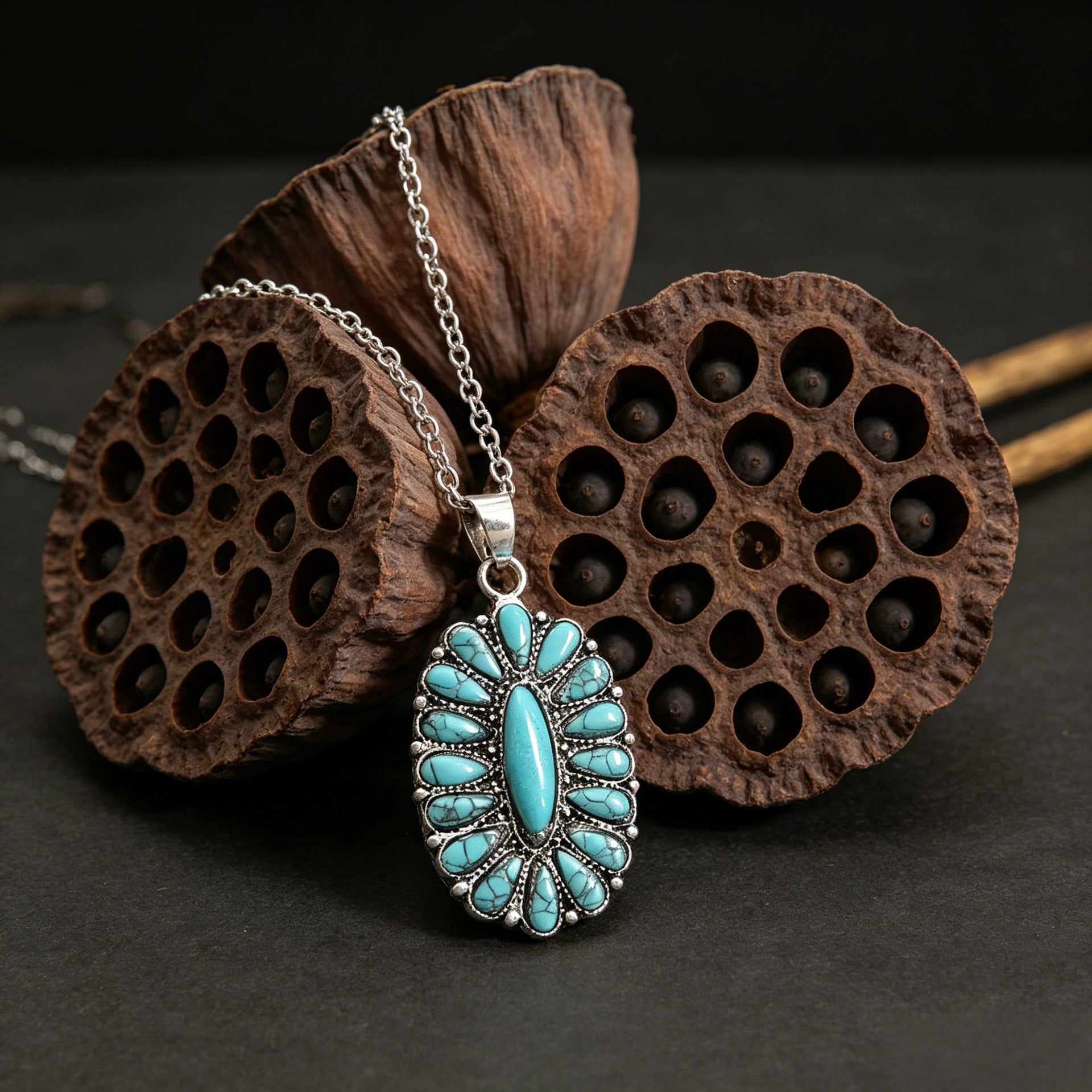 Wholesale Electroplated Silver Tone Alloy Turquoise Pendant Necklace Vintage Western Ethnic Fashion Jewelry