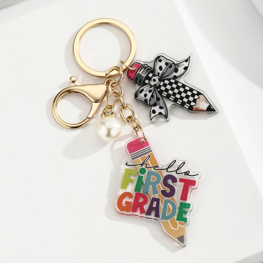 Portachiavi a matita con slogan e lettera di perle di libro acrilico all'ingrosso