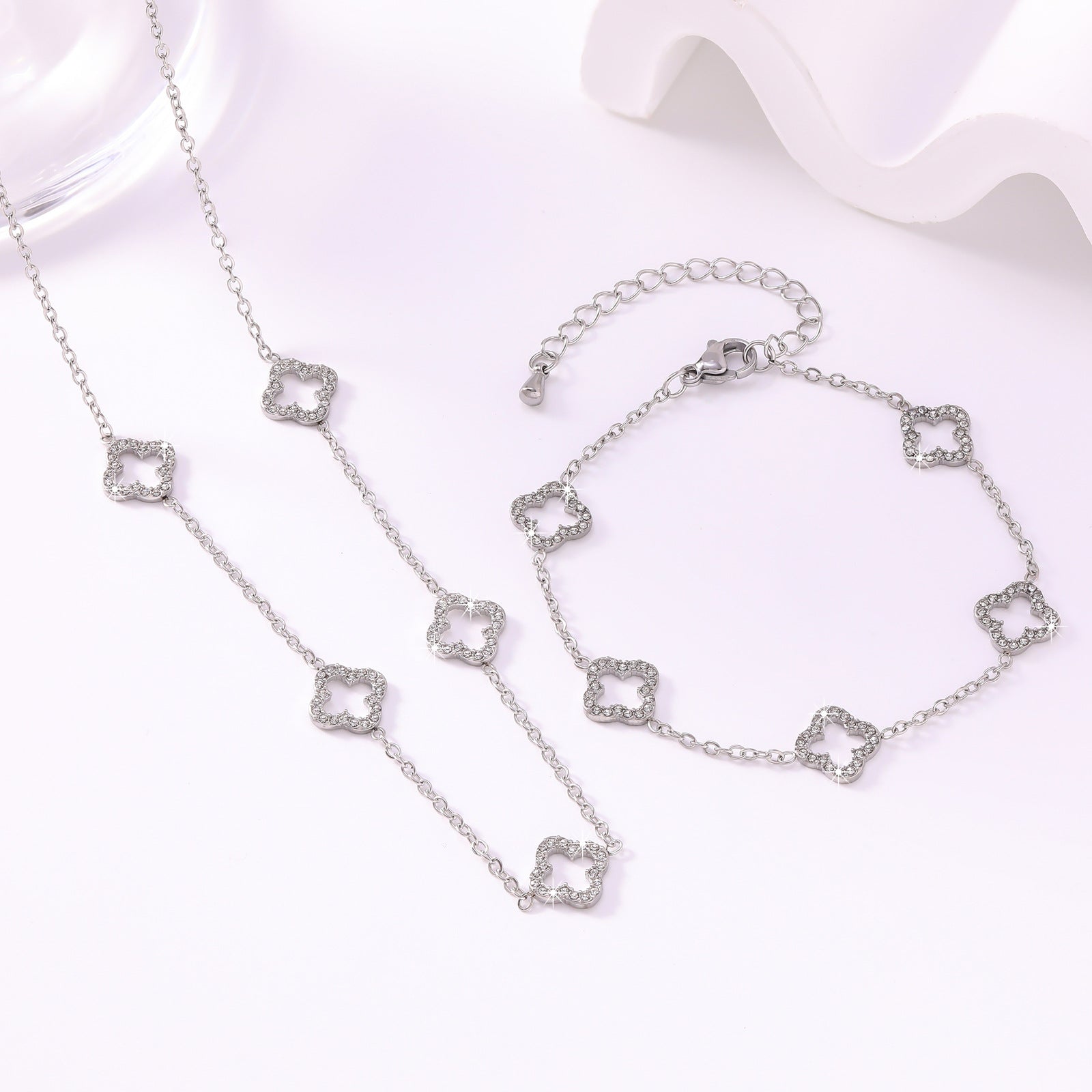 Wholesale Fashion Four Leaf Clover Hollow Out Gold Plated Stainless Steel Long Necklace For Women Everyday Wear Gift