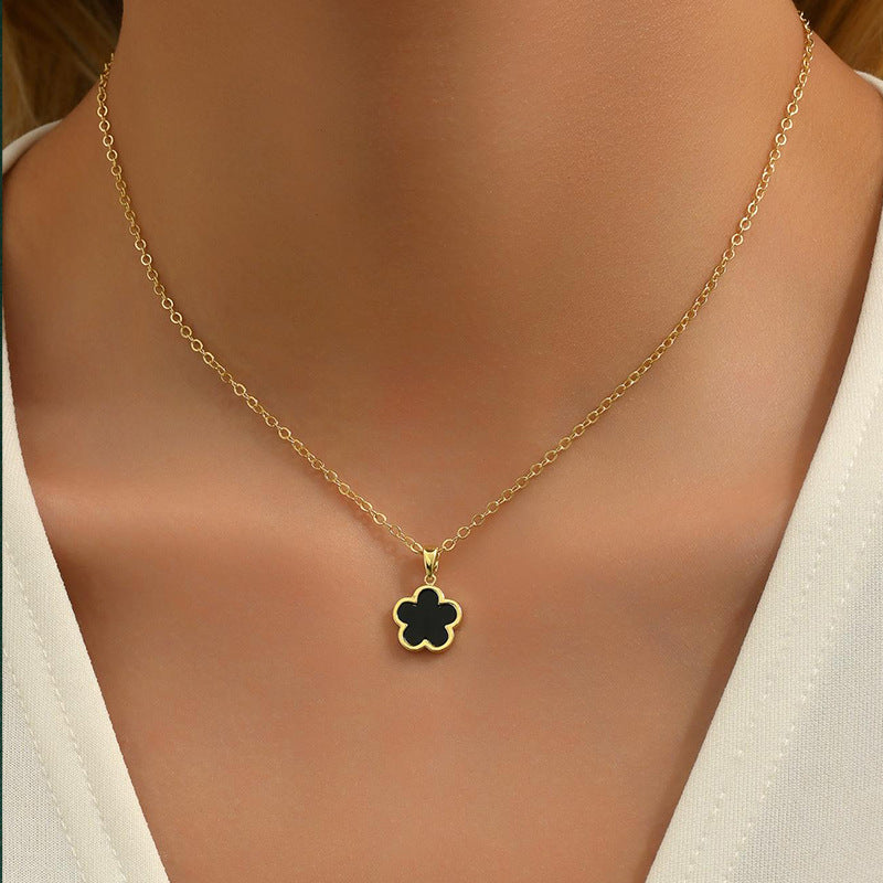 Wholesale Stylish White Five-Petal Flower Pendant Necklace with Geometric Design for Women Everyday Jewelry