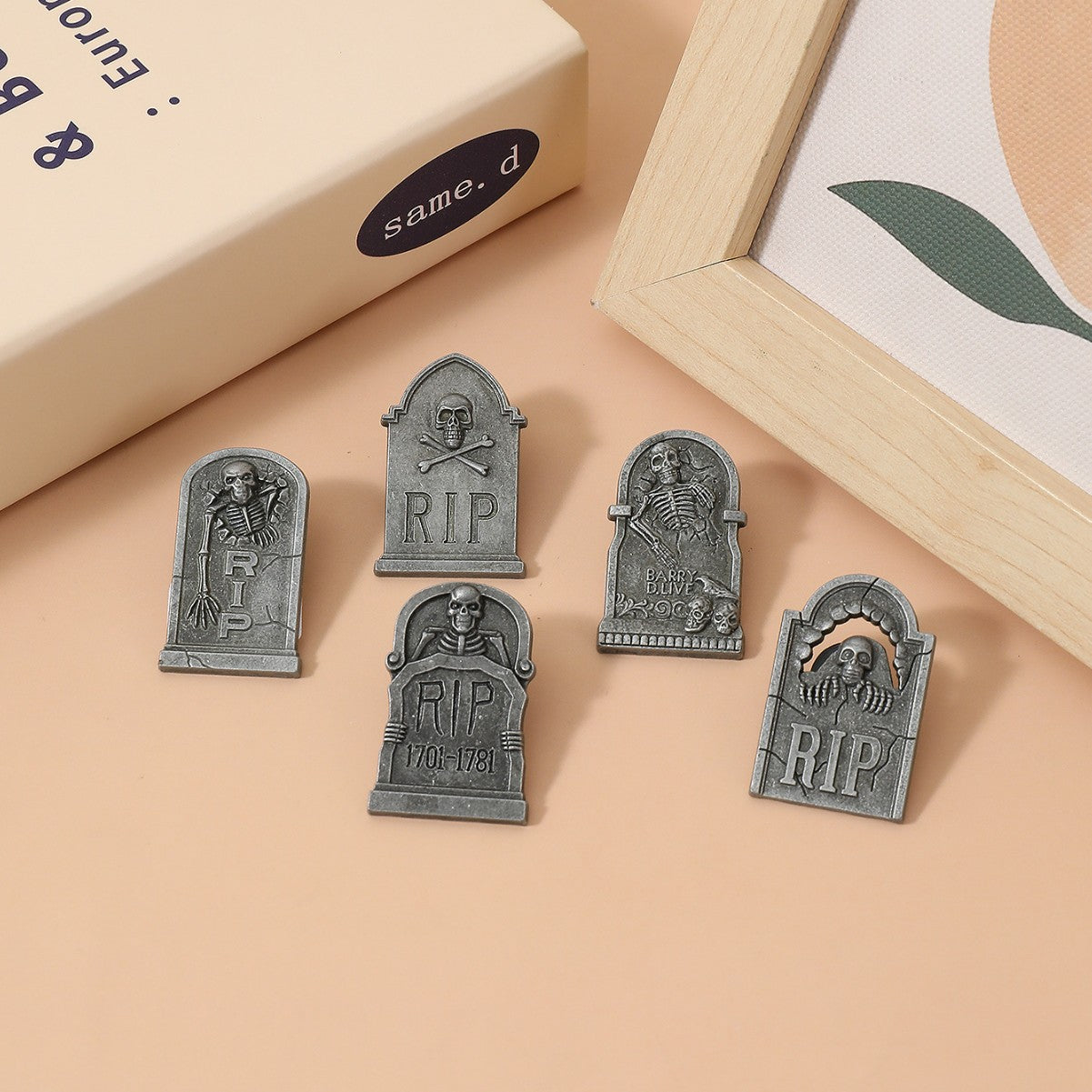 Wholesale 3D  Tombstone Vintage Brooch