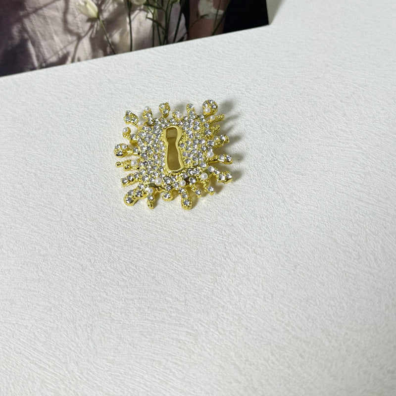 Wholesale  Light Luxury Square Burst Keyhole Pearl Flash Diamond Earrings