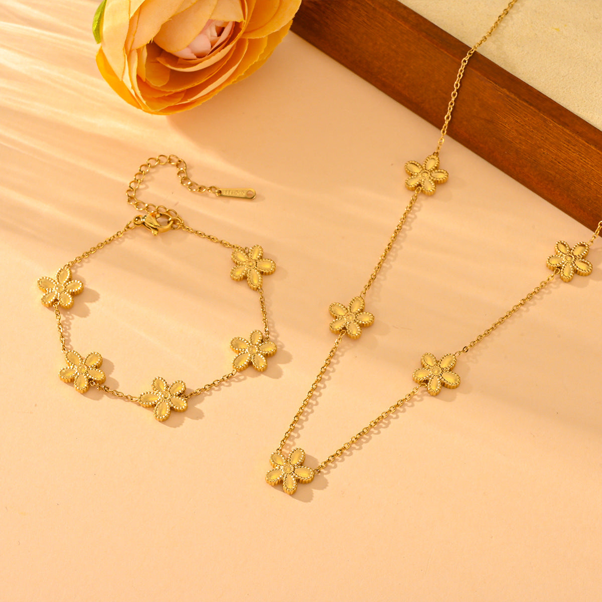 Wholesale Lovely  Design Stainless Steel Bracelet and Necklace Set Fashion Accessory