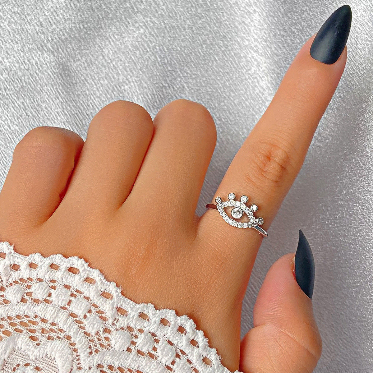 Wholesale creative retro devil' s eye opening ring