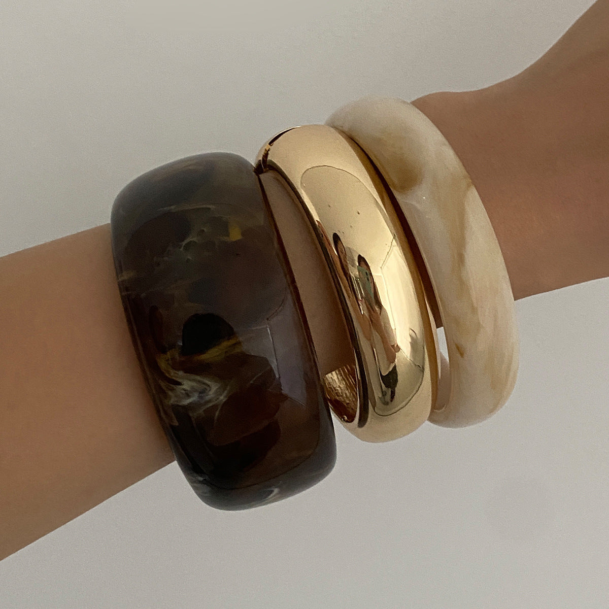 Wholesale Acrylic Curved Retro Wide Bracelet For Women Glossy Resin Dip Dye Fashion Jewelry Accessory Everyday Gift