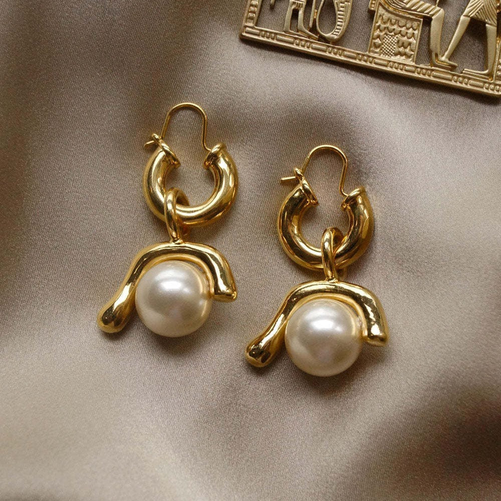 Wholesale  exaggerated large earrings natural pearl ear jewelry