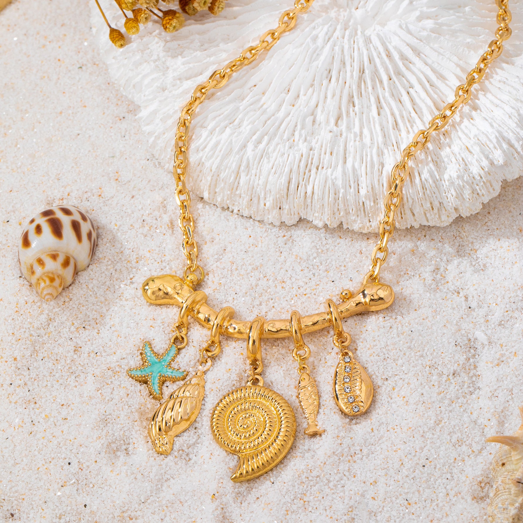 Wholesale Gold Tone Ocean Themed Collarbone Necklace Thick Chain With Starfish Seashell And Fish Charms Vacation Style Boutique Resale Gift