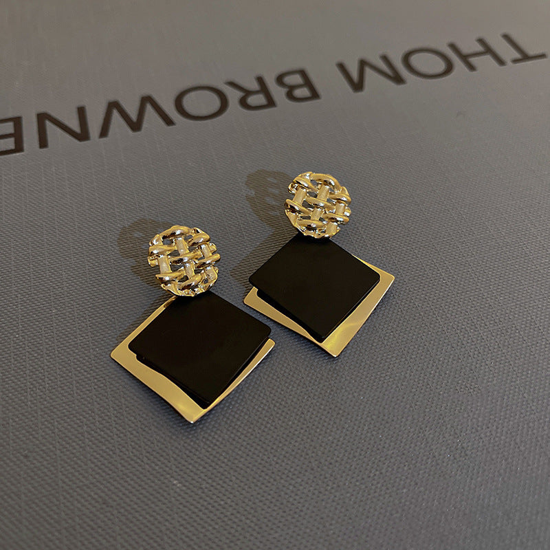 Wholesale Retro Black Alloy Ear Clips - Fashion Jewelry Accessory for Everyday Wear